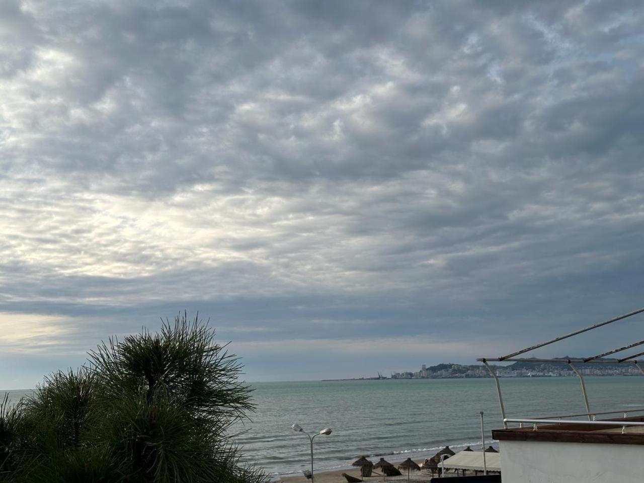 Sunset Sea View - Beachfront Balcony - Ac - Wifi Апартаменты